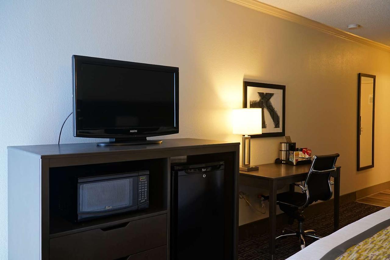 Best Western Plus Morristown Conference Center Bagian luar foto
